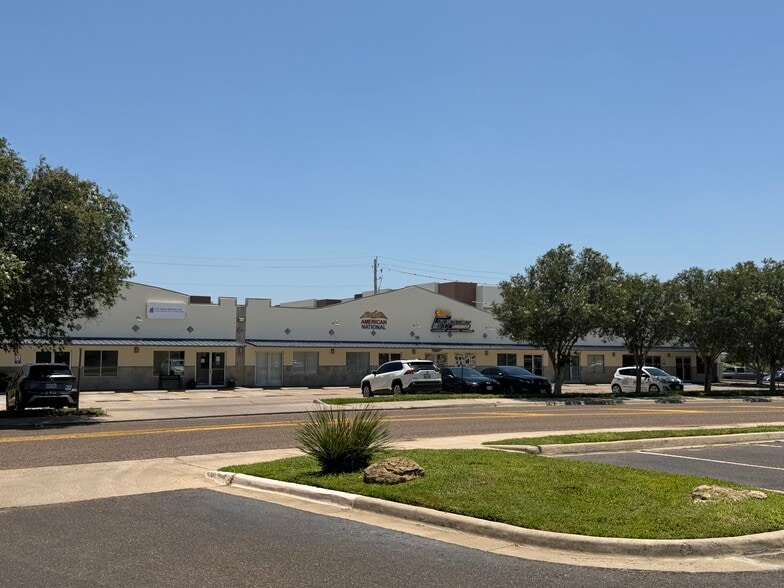 More Photos Of 9803 Sterling Loop, Laredo Storefront Retail Office For Sale