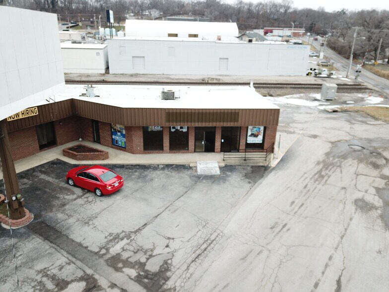 More Photos Of 3100-3102 S 24th St, Kansas City Storefront Retail Office For Lease