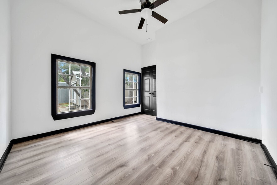 More Photos Of 106 Spring School Rd, Spring Storefront Retail Office For Sale