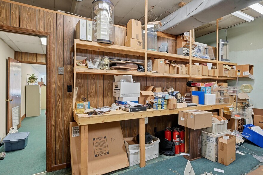 More Photos Of 156 Central Ave NW, Cleveland Convenience Store For Sale