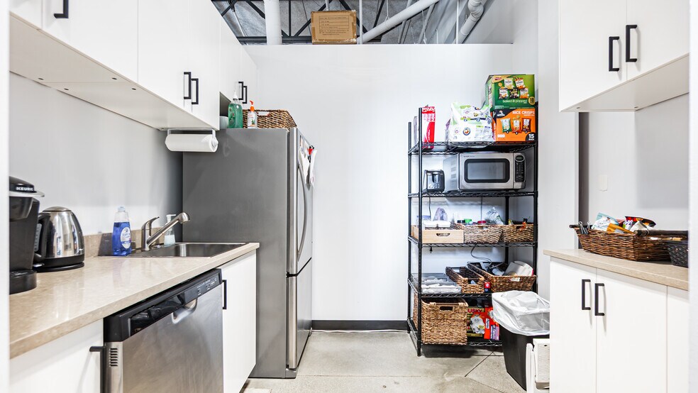 More Photos Of 701-723 N Douglas St, El Segundo Loft Creative Space For Lease