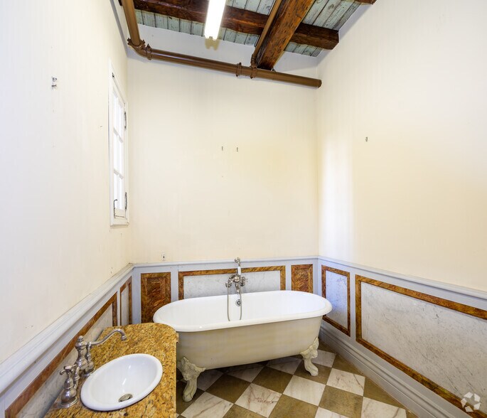 More Photos Of 1832 S Sepulveda Blvd, Los Angeles Storefront Retail Residential For Sale