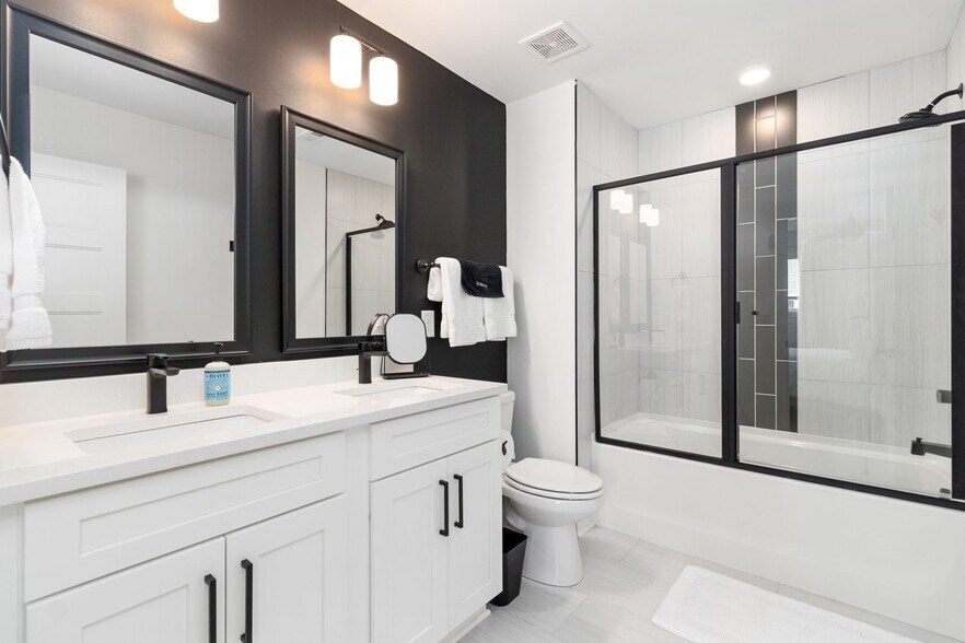 More Photos Of 725 Hornbuckle Rd, Clarksville Apartments For Sale