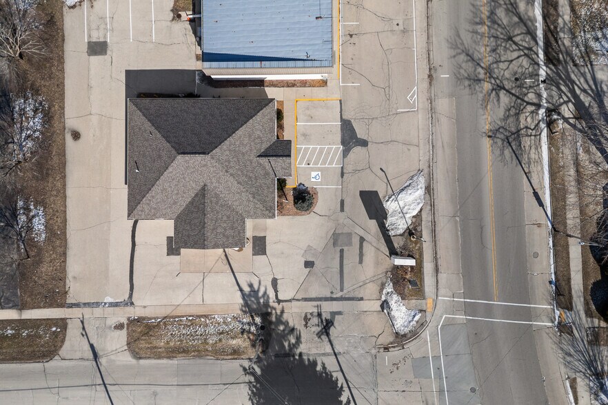 More Photos Of 102 S Woodward St, Brandon Service Station For Sale