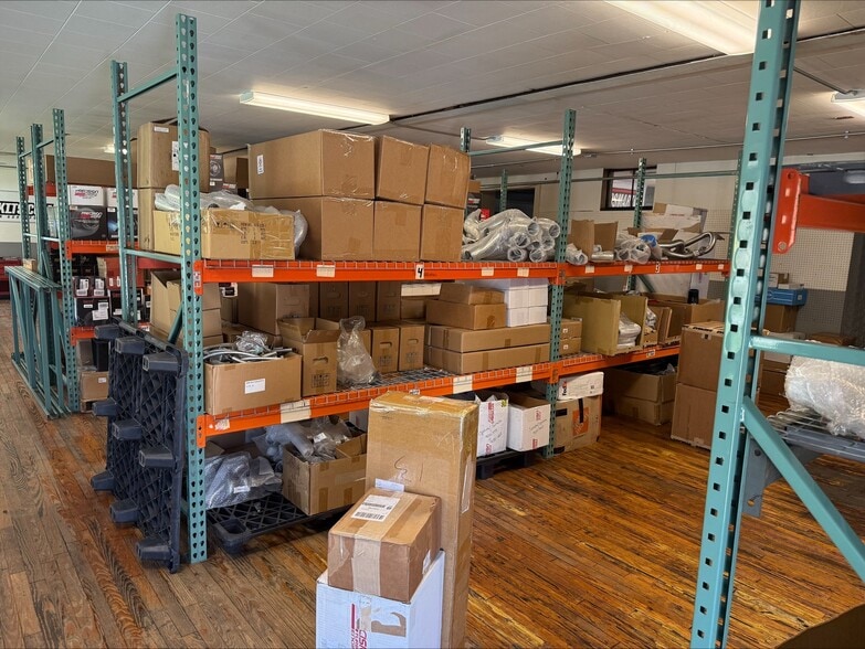 More Photos Of 271 Litchfield Rd, Harwinton Manufacturing For Sale