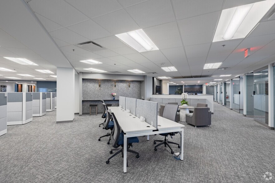 More Photos Of 755 W Big Beaver Rd, Troy Coworking Space