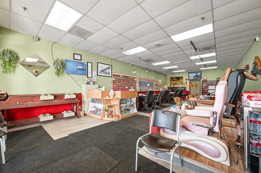 More Photos Of 1508-1574 N Mitchell St, Cadillac General Retail For Sale