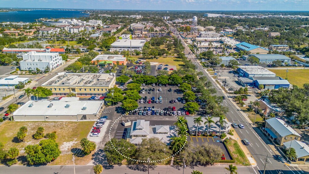 More Photos Of 525 8th St W, Bradenton Office For Sale