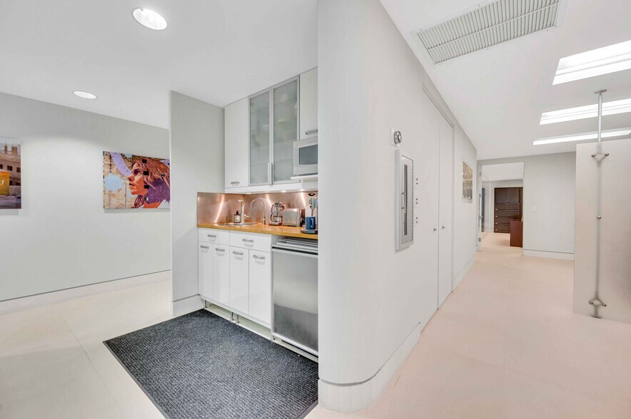 More Photos Of 4621 Ponce De Leon Blvd, Coral Gables Office For Sale