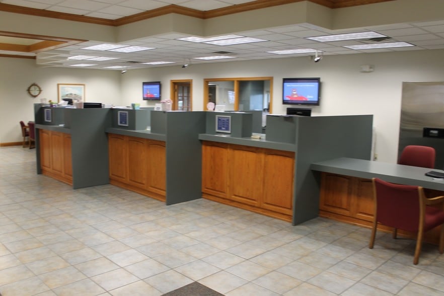 More Photos Of 2848 Memorial Dr, Two Rivers Medical For Lease
