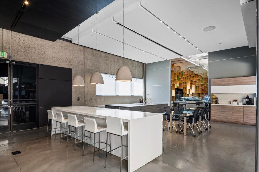 More Photos Of 9800 Campus Point Dr, San Diego Flex For Lease