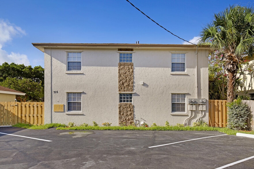 Primary Photo Of 715 Washington Ave, Lake Worth Apartments For Sale