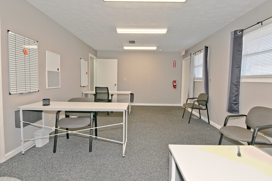 More Photos Of 1030 E Morgan St, Martinsville Office For Sale