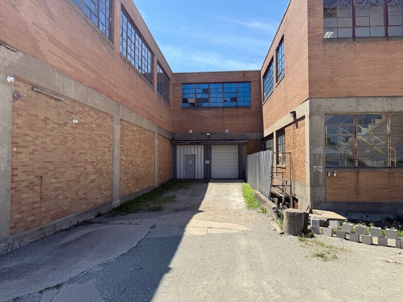 More Photos Of 301 W 3rd St, Sterling Manufacturing For Lease