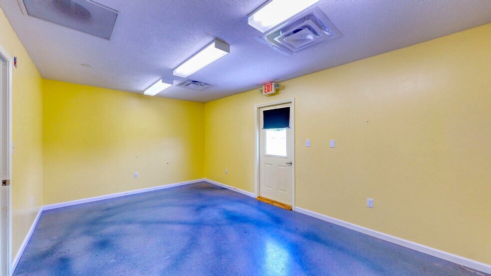 More Photos Of 63 Wallace Ln, Yuma Flex For Sale