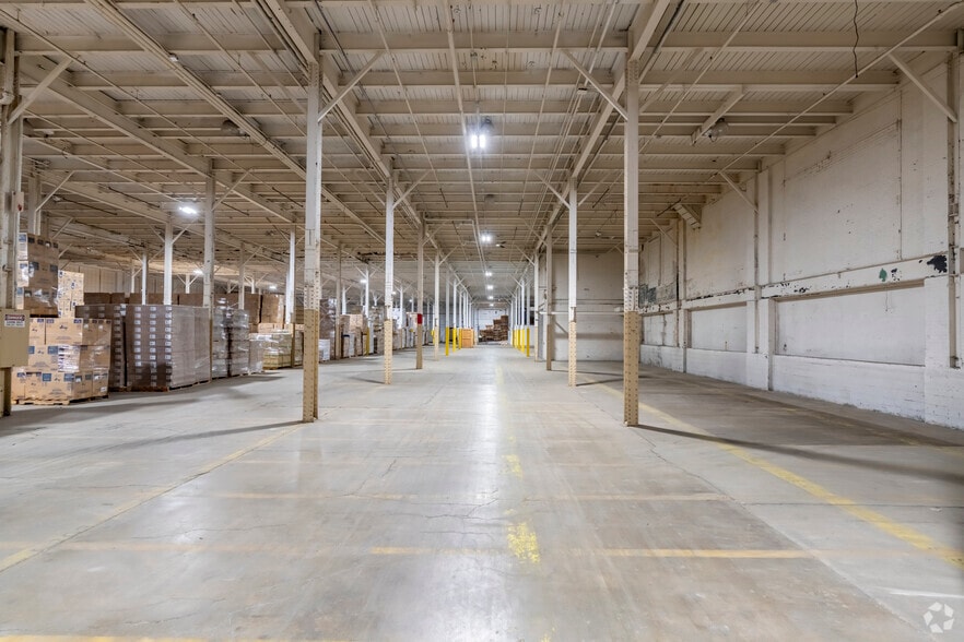 More Photos Of 2100 S Washington Ave, Lansing Warehouse For Lease