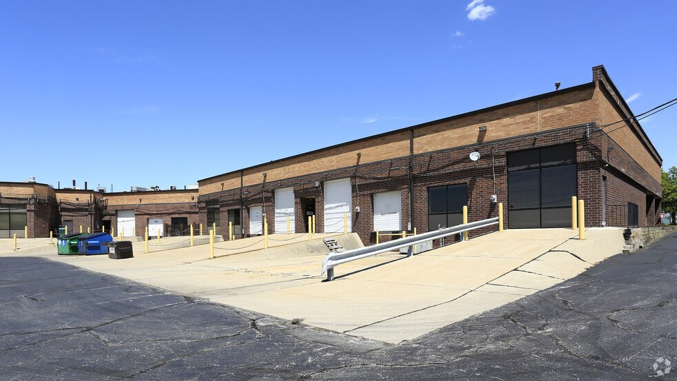 More Photos Of 6180 Halle Dr, Valley View Flex For Lease