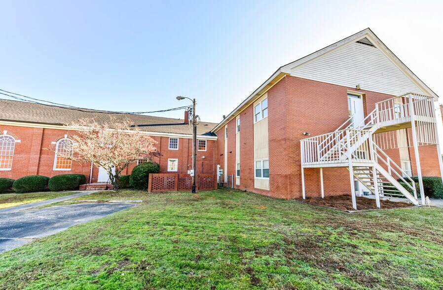 More Photos Of 3901 Raeford Rd, Fayetteville Religious Facility For Lease