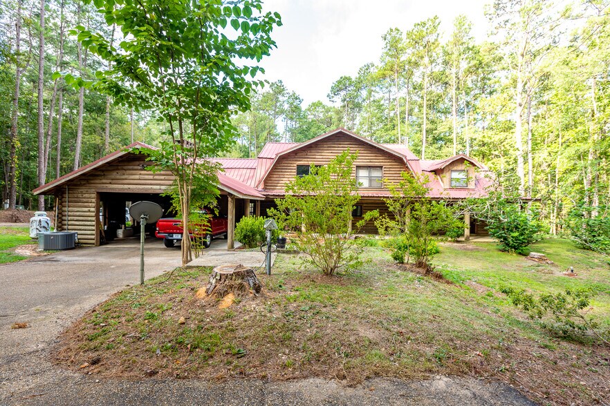 More Photos Of 4032 Highway 48 W, Mccomb Specialty For Sale