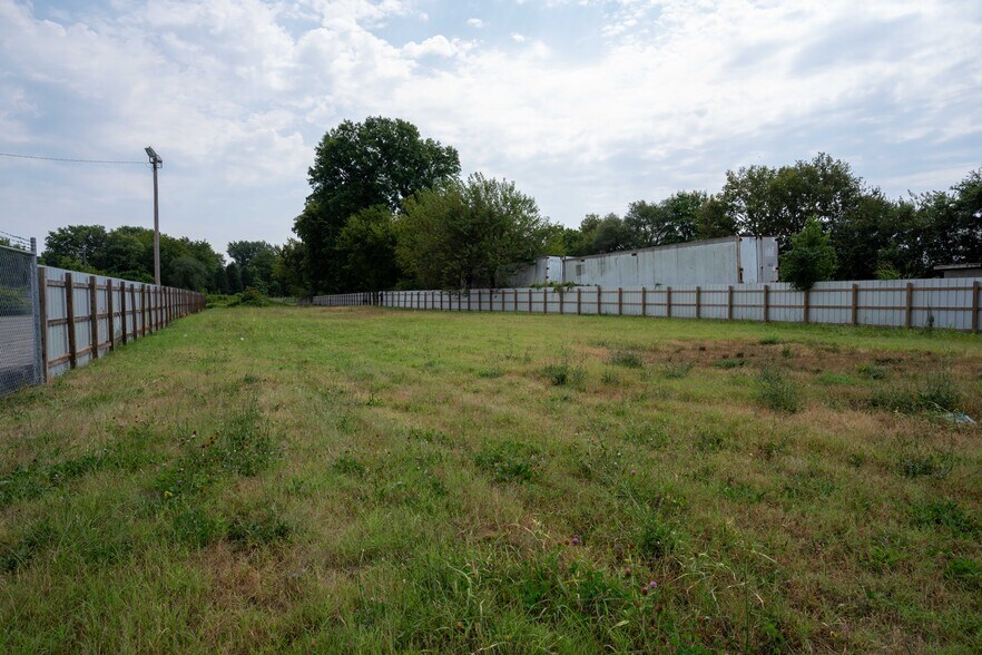 More Photos Of 3511 7th Street Rd, Louisville Land For Sale