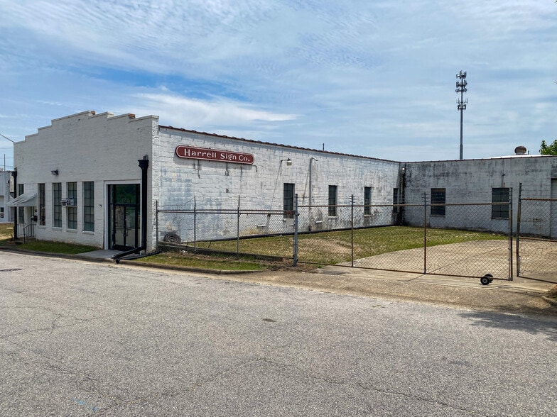 More Photos Of 512 Pershing Rd, Raleigh Warehouse For Lease