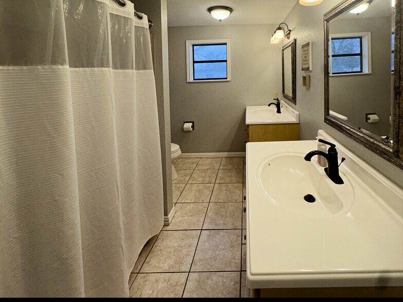 More Photos Of 702 E Schubert St, Fredericksburg Specialty For Sale