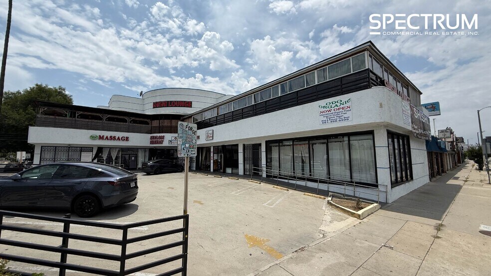 More Photos Of 18000 Ventura Blvd, Encino Restaurant For Lease