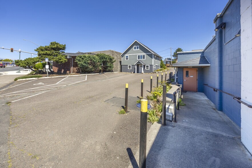 More Photos Of 1330 NE Highway 101, Lincoln City Restaurant For Sale
