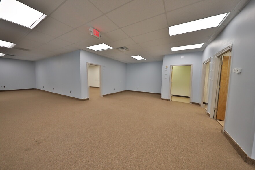 More Photos Of 12 Orben Dr, Landing Showroom For Lease