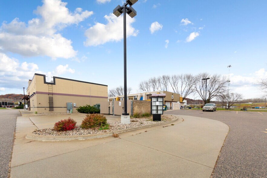 More Photos Of 101 W Lind St, Mankato Fast Food For Sale