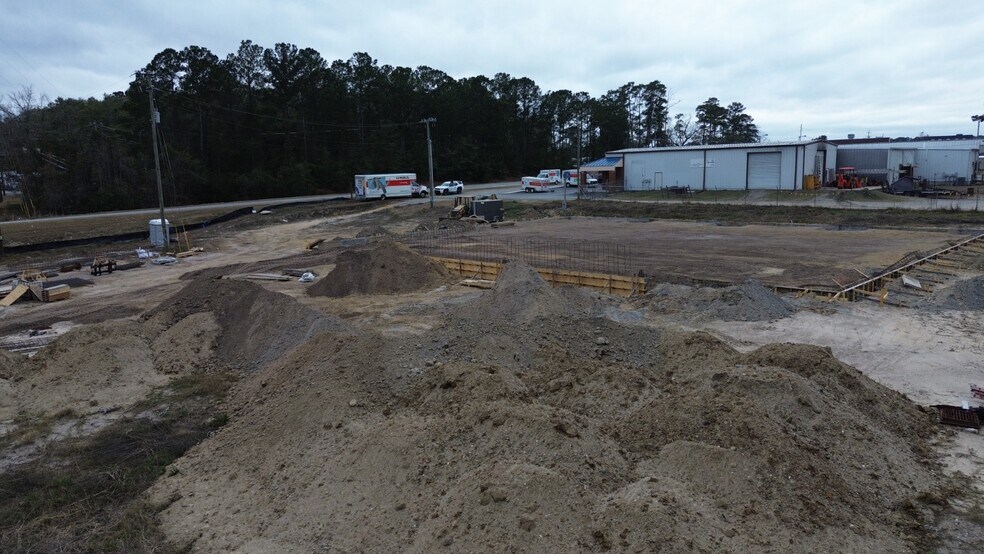 More Photos Of 195 Commercial Dr, Rincon Industrial For Lease