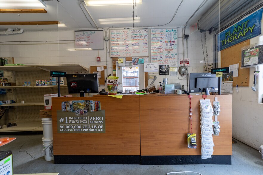 More Photos Of 55 Myers Ave, Myers Flat Manufacturing For Sale