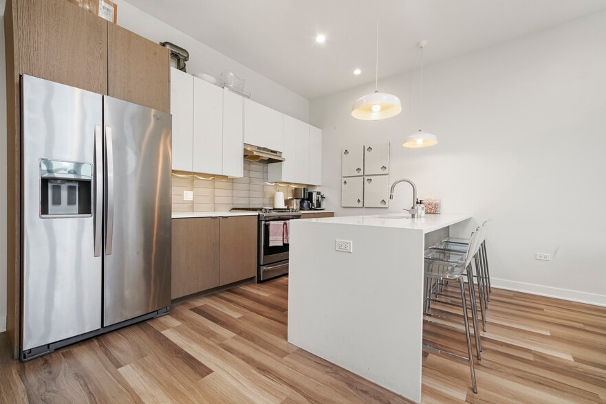 More Photos Of 1553 N Wells St, Chicago Apartments For Sale