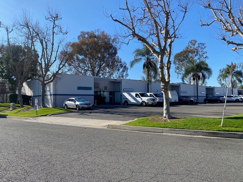 More Photos Of 10851-10865 Portal Dr, Los Alamitos Flex For Lease