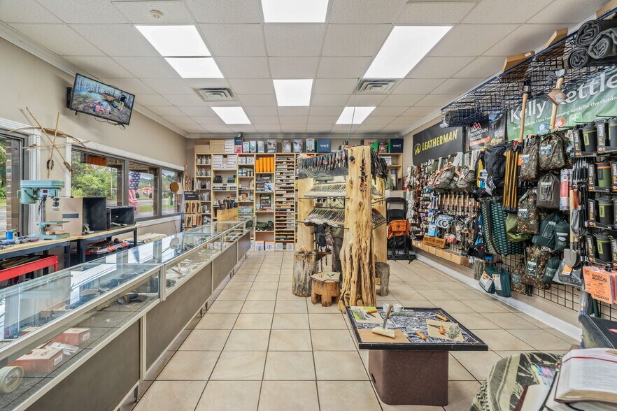 More Photos Of 927 S Charles G Seivers Blvd, Clinton General Retail For Sale