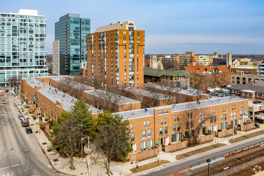 Primary Photo Of 100 Forest Pl, Oak Park Apartments For Lease