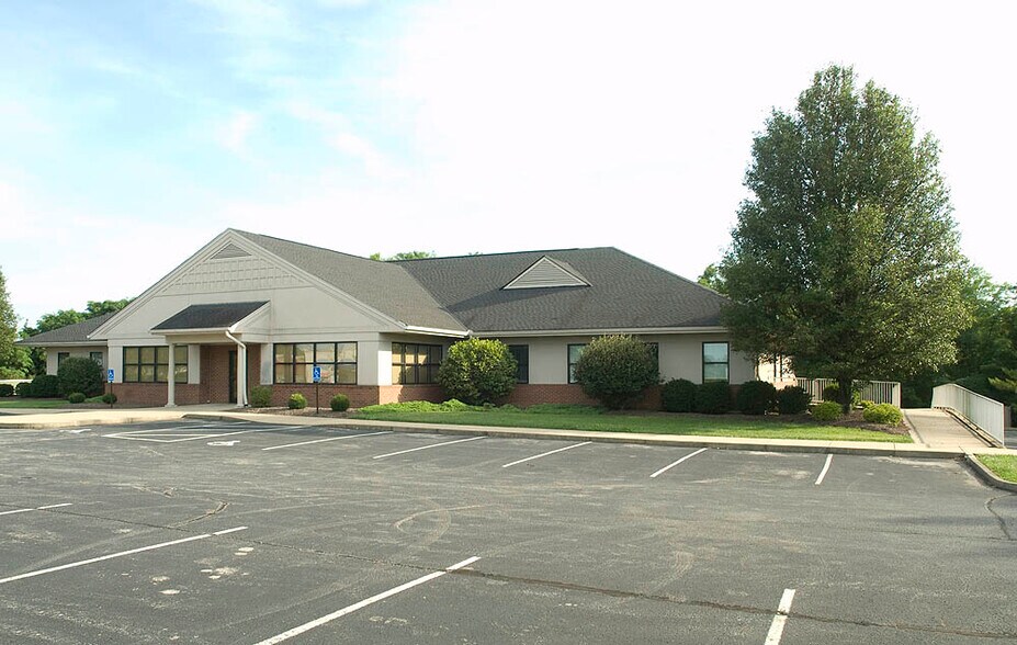 Primary Photo Of 520 Violet Rd, Crittenden Medical For Lease