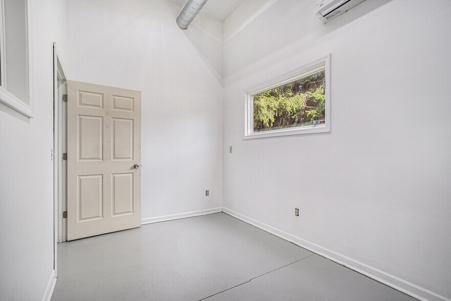 More Photos Of 550 E Cork St, Kalamazoo Freestanding For Sale