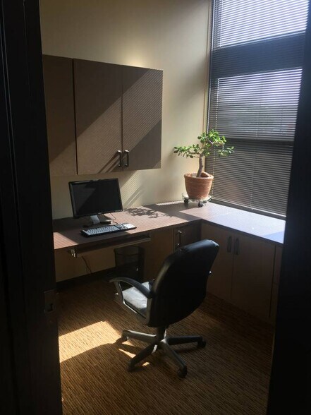 More Photos Of 1920 W 143rd St, Leawood Office For Sale
