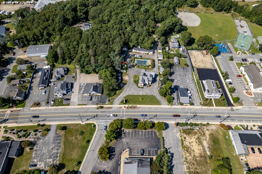More Photos Of 223 Main St, Buzzards Bay Hotel For Sale