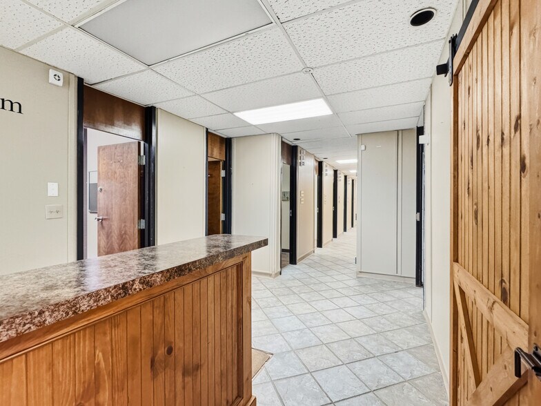More Photos Of 1212 Air Depot, Midwest City Office For Lease