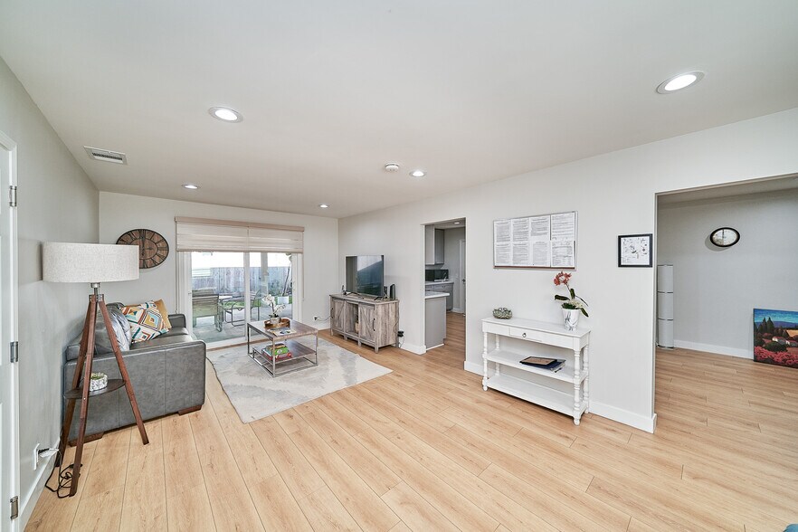 More Photos Of 618 Juniper Ave, Fullerton Assisted Living For Sale