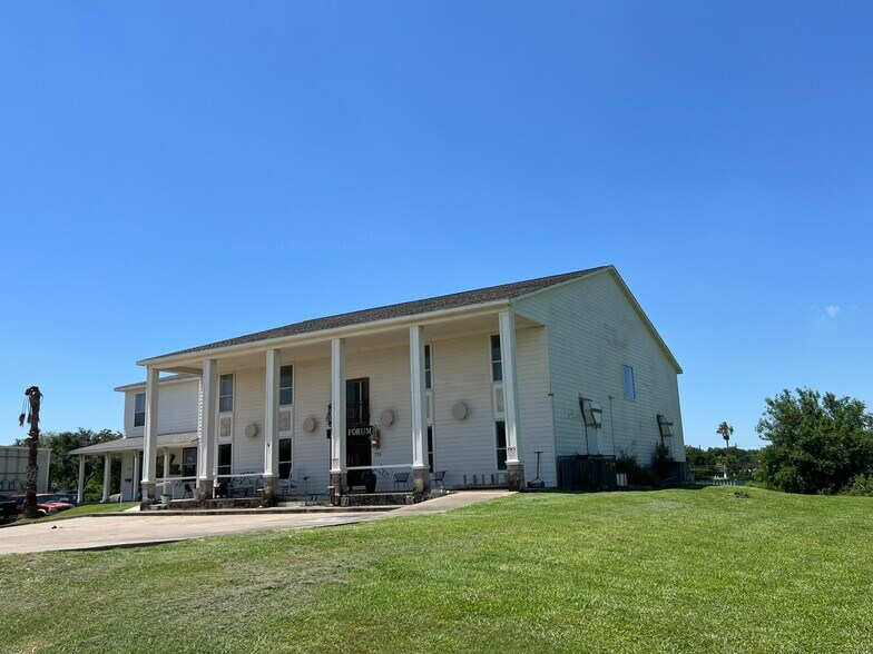 More Photos Of 770 Marina Bay Dr, Clear Lake Shores Freestanding For Sale