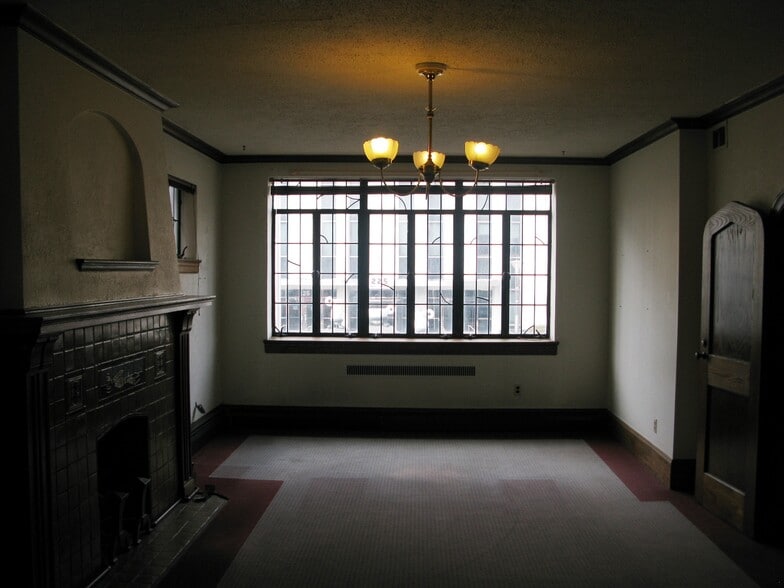 More Photos Of 226 W State St, Trenton Medical For Sale