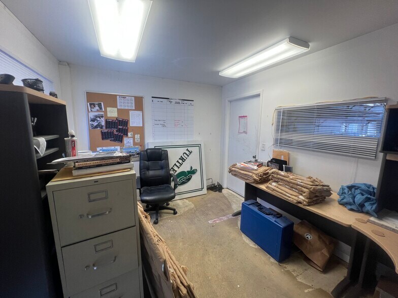 More Photos Of 264 Bahama St, Venice Office For Lease