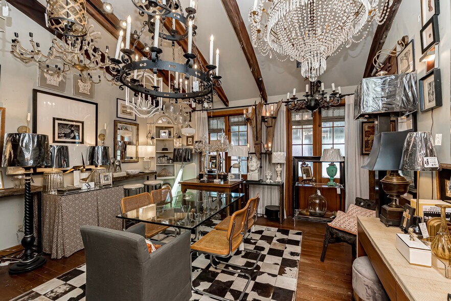 More Photos Of 545-555 S Foster Dr, Baton Rouge General Retail For Sale