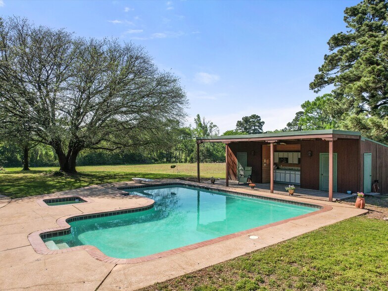 More Photos Of 1173 FM 130, Daingerfield Specialty For Sale