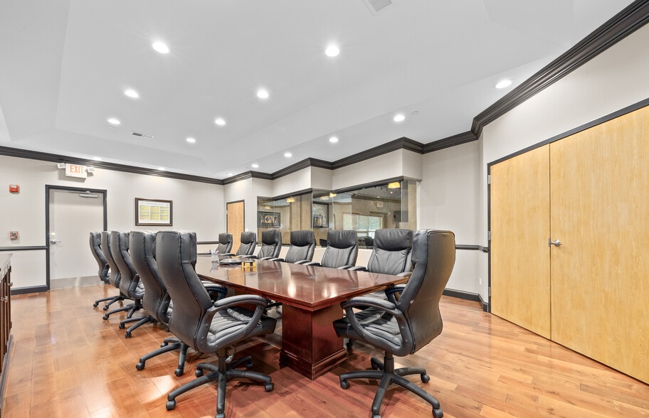 More Photos Of 2005 Bloomingdale Rd, Glendale Heights Office For Sale