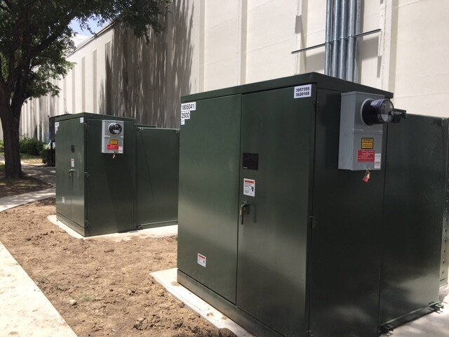 More Photos Of 1515 Round Table Dr, Dallas Warehouse For Lease