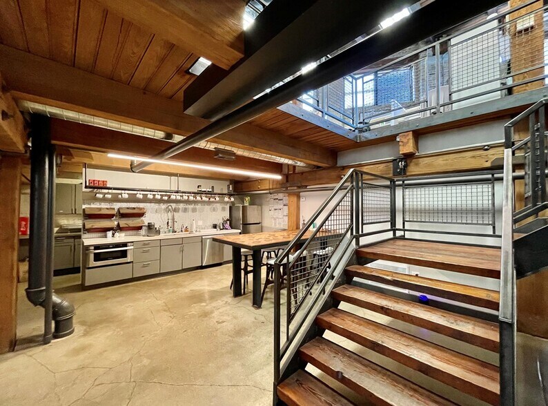More Photos Of 1000 N Halsted St, Chicago Loft Creative Space For Lease